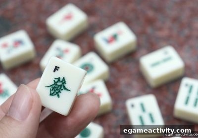 电子游艺厅娱乐活动中的推牌九：拆牌技巧的战略价值