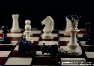 电子游艺厅娱乐活动中的棋盘智慧：五子棋布局与策略迁移